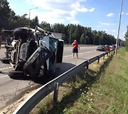 Autostradoje į avariją pateko vestuvių limuzinas