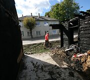 Jauna &scaron;eima po gaisro nenuleidžia rankų &ndash; nori atkurti savo namus