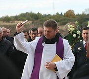 Radvili&scaron;kyje į paskutinę kelionę i&scaron;lydėta kraupioje avarijoje žuvusi ugniagesio &scaron;eima