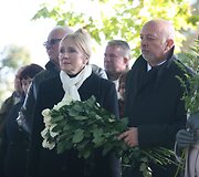 Galinos Dauguvietytės urna su palaikais liks po klevu senelių ir tėvų sodyboje