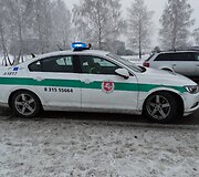 Trileris Alytuje: policija su &scaron;ūviais gaudė vogtą automobilį ir &bdquo;&scaron;ukerius&ldquo;