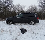 Trileris Alytuje: policija su &scaron;ūviais gaudė vogtą automobilį ir &bdquo;&scaron;ukerius&ldquo;