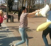 &Scaron;iaulių pėsčiųjų bulvare vyko pagalvių mū&scaron;is
