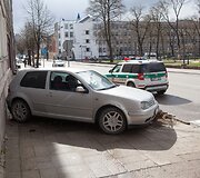 &Scaron;iauliuose vairuotojas su &bdquo;VW Golf&ldquo; taranavo miesto savivaldybę