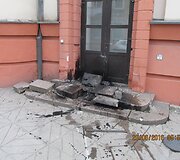 Girtas &scaron;iaulietis pirmadienio rytą rėžėsi į &Scaron;iaulių universiteto biblioteką