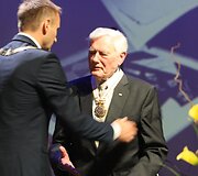 Valdas Adamkus &ndash; Lietuvos respublikos Prezidentas &ndash; nuo &scaron;iol yra ir &Scaron;iaulių miesto garbės pilietis. 