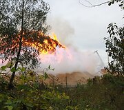 Gaisras Radvili&scaron;kyje &ndash; dega pjuvenų ir atraižų kalnas.