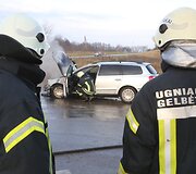 Netoli Galvės ežero sankryžoje užsiliepsnojo &bdquo;VW Passat&ldquo;