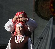 &Scaron;iauliuose &bdquo;Saulės žiedo&ldquo; festivalis vainikuotas ode tautiniam kostiumui