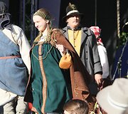 &Scaron;iauliuose &bdquo;Saulės žiedo&ldquo; festivalis vainikuotas ode tautiniam kostiumui
