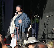 &Scaron;iauliuose &bdquo;Saulės žiedo&ldquo; festivalis vainikuotas ode tautiniam kostiumui