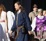 &Scaron;iauliuose &bdquo;Saulės žiedo&ldquo; festivalis vainikuotas ode tautiniam kostiumui