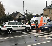 Jonavos miesto centre &ndash; avarija, sužeistas motociklininkas