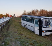 Netoli Kur&scaron;ėnų susidūrė autobusas ir mikroautobusas
