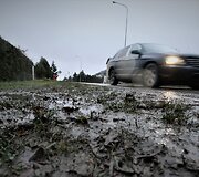 Pavojingos gatvės be &scaron;aligatvių