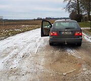 Po &scaron;ventinio lietaus žvyrkeliai virto kemsynais