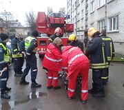 Tauragėje ugniagesiai penktame auk&scaron;te gelbėjo insulto i&scaron;tiktą moterį