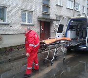 Tauragėje ugniagesiai penktame auk&scaron;te gelbėjo insulto i&scaron;tiktą moterį