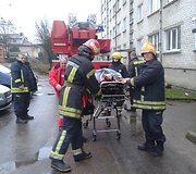 Tauragėje ugniagesiai penktame auk&scaron;te gelbėjo insulto i&scaron;tiktą moterį