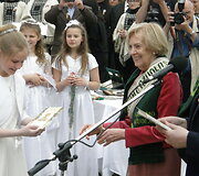 Valdas Adamkus su Alma Adamkiene lankėsi Vilkijoje