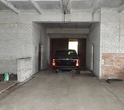 Kauno rajone aptiktas vienkiemis su vogtais automobilais