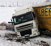 Netoli Panevėžio nuo kelio nuvažiavo vilkikas