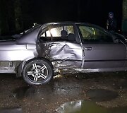 &Scaron;alia Pagėgių į medį trenkėsi BMW