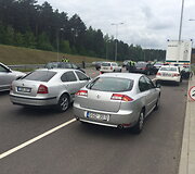 Vakariniame Vilniaus aplinkkelyje buvo stabdomas eismas ir tikrinamos transporto priemonės
