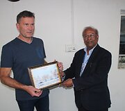 prof. V.Uvarovas ir prof. R.K.Shah