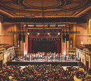 Po 30 metų atgimę teatro rūmai