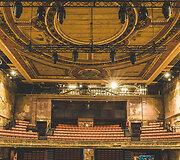 Po 30 metų atgimę teatro rūmai