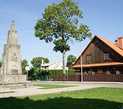 Vytauto Didžiojo paminklas, Birži&scaron;kų namas Viek&scaron;niuose-Gintauto-Aleknos-foto