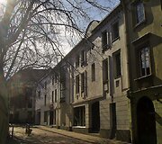Daugiabutis gyvenamasis namas &Scaron;v. Mikalojaus ir Žemaitės g. sankryžoje Vilniuje, architektai A. Trimonis, G. Čaikauskas, A. Ambrasas, 1985 m.