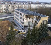 Griaunamas &bdquo;Panevėžio autobusų parkas&ldquo; administracijos pastatas 