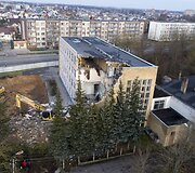 Griaunamas &bdquo;Panevėžio autobusų parkas&ldquo; administracijos pastatas 