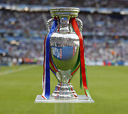 Europos futbolo čempionato laimėtojų taurė