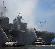 Desantinio laivo "USS Bonhomme Richards" gaisras ir jo pasekmės