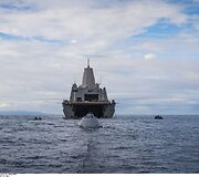 JAV Karinio jūrų laivyno narai pratybose mokosi i&scaron; vandens i&scaron;traukti kosminės kapsulės &bdquo;Orion&ldquo; muliažą. &Scaron;ia kapsule ketinama atlikti pilotuojamą skrydį aplink Mėnulį ir iki asteroido.