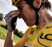 &bdquo;Tour de France&ldquo; dviratininkams kelią užtvėrė protestuotojai, dalis sportininkų nukentėjo nuo a&scaron;arinių dujų.