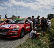 &bdquo;Tour de France&ldquo; dviratininkams kelią užtvėrė protestuotojai, dalis sportininkų nukentėjo nuo a&scaron;arinių dujų.
