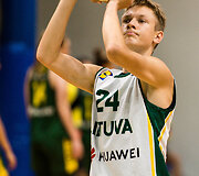 Lietuvos  moterų rinktinė ir Lietuvos jaunimo vaikinų (U16) rungtynių akimirka.
