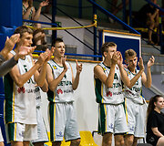 Lietuvos  moterų rinktinė ir Lietuvos jaunimo vaikinų (U16) rungtynių akimirka.