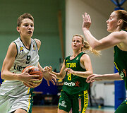 Lietuvos  moterų rinktinė ir Lietuvos jaunimo vaikinų (U16) rungtynių akimirka.