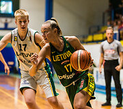 Lietuvos  moterų rinktinė ir Lietuvos jaunimo vaikinų (U16) rungtynių akimirka.
