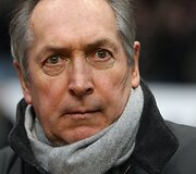 Mirė buvęs Prancūzijos rinktinės ir &bdquo;Liverpool&ldquo; treneris Gerardas Houllier.