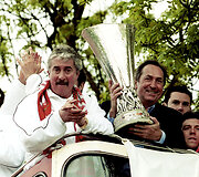 Mirė buvęs Prancūzijos rinktinės ir &bdquo;Liverpool&ldquo; treneris Gerardas Houllier.