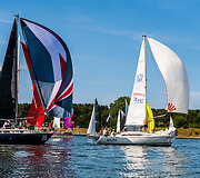 54-oji &bdquo;Kur&scaron;ių marių regata&ldquo; startavo su silpno vėjo i&scaron;&scaron;ūkiais ir komplikuotomis buriavimo sąlygomis.