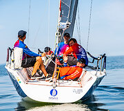 54-oji &bdquo;Kur&scaron;ių marių regata&ldquo; startavo su silpno vėjo i&scaron;&scaron;ūkiais ir komplikuotomis buriavimo sąlygomis.