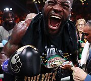 Deontay Wilderis nokautavo Robertą Heleniusą.