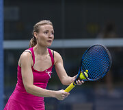 Rožinio kaspino teniso turnyras, kurio tikslas &ndash; i&scaron;reik&scaron;ti palaikymą krūties vėžiu sergančioms moterims.